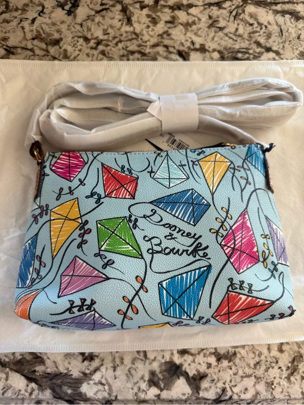 Dooney & Bourke logo versatile